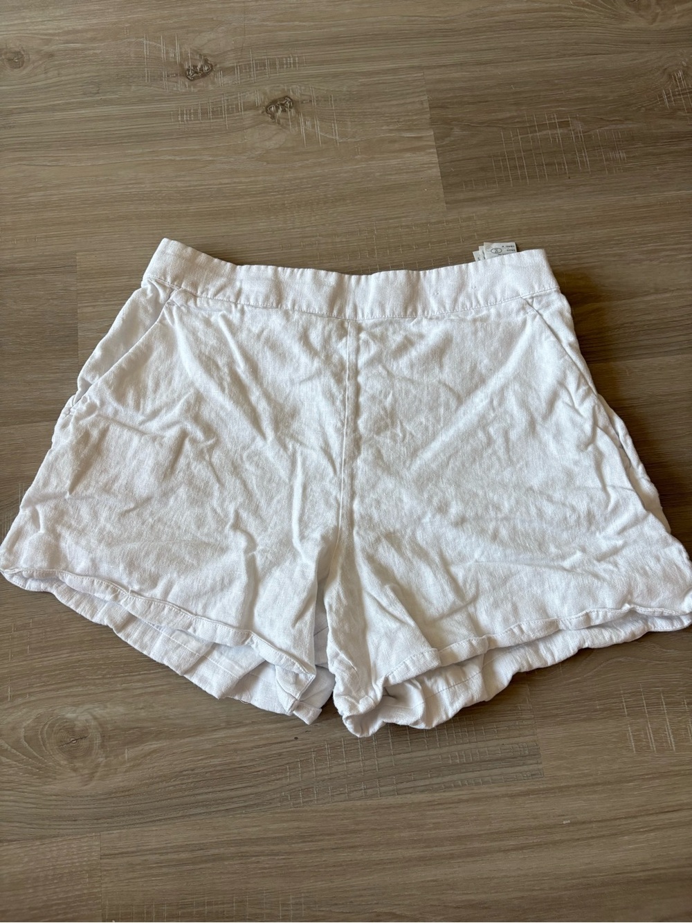 Abercrombie White Linen-Blend Casual Shorts with Scalloped Hem